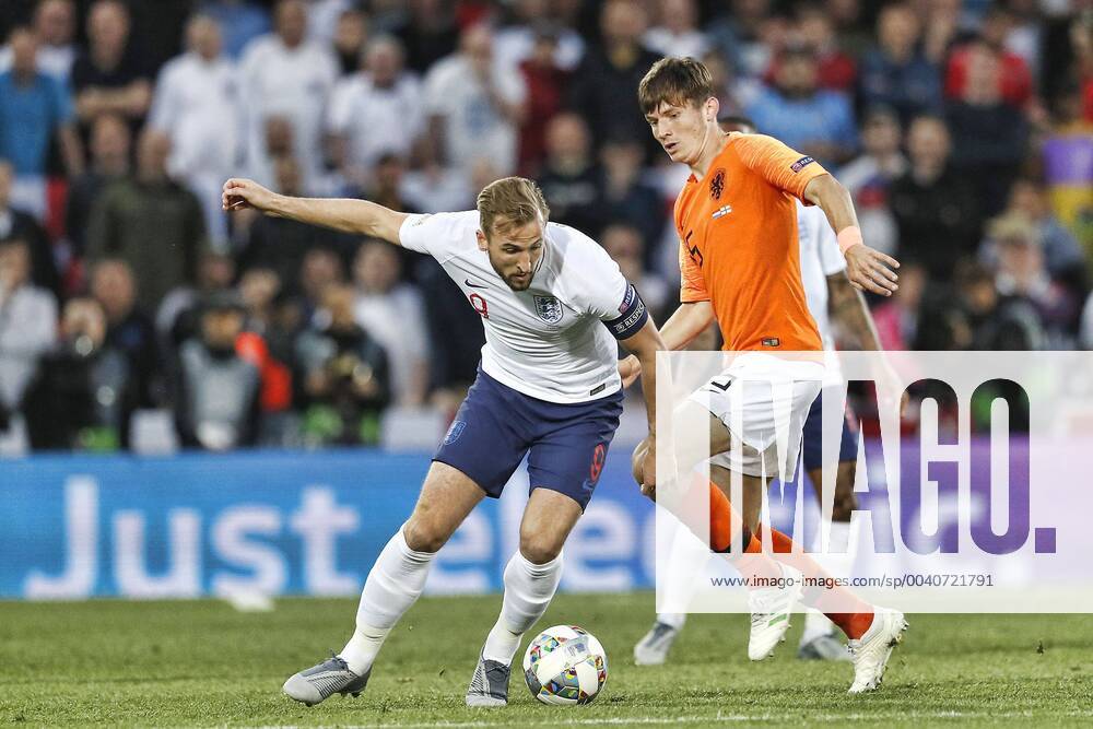GUIMARAES, 06-06-2019, Estadio D. Afonso Henriques , UEFA Nations League Semi Final.England player Harry Kane (L) and Netherlands player Marten de Roon (R) during the game Netherlands - England 3-1. Netherlands - England x3634869x