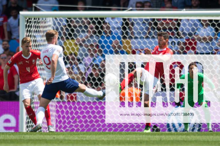 Guimaraes, Portugal, 09.06.2019, UEFA Nations League, 3. Platz, Schweiz - England, Harry Kane (England) and Fabian Schar (Switzerland) battle for the ball ( Defodi-09-531-002599