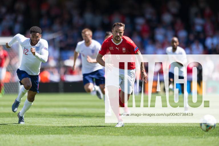 Guimaraes, Portugal, 09.06.2019, UEFA Nations League, 3. Platz, Schweiz - England, Joe Gomez (England) and Haris Seferovic (Switzerland) battle for the ball ( Defodi-09-531-002609
