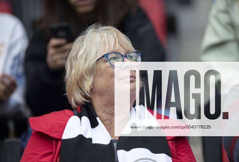 Angelika HRUBESCH (Ehefrau von Horst HRUBESCH) auf der Tribuene, Vorrunde Gruppe B, Spiel 15, Deutschland (GER) - Spanien (ESP) 1:0, am12.06.2019 in Valenciennes. Fussball Frauen Weltmeisterschaft 2019 vom 07.06. - 07.07.2019 in Frankreich. Â