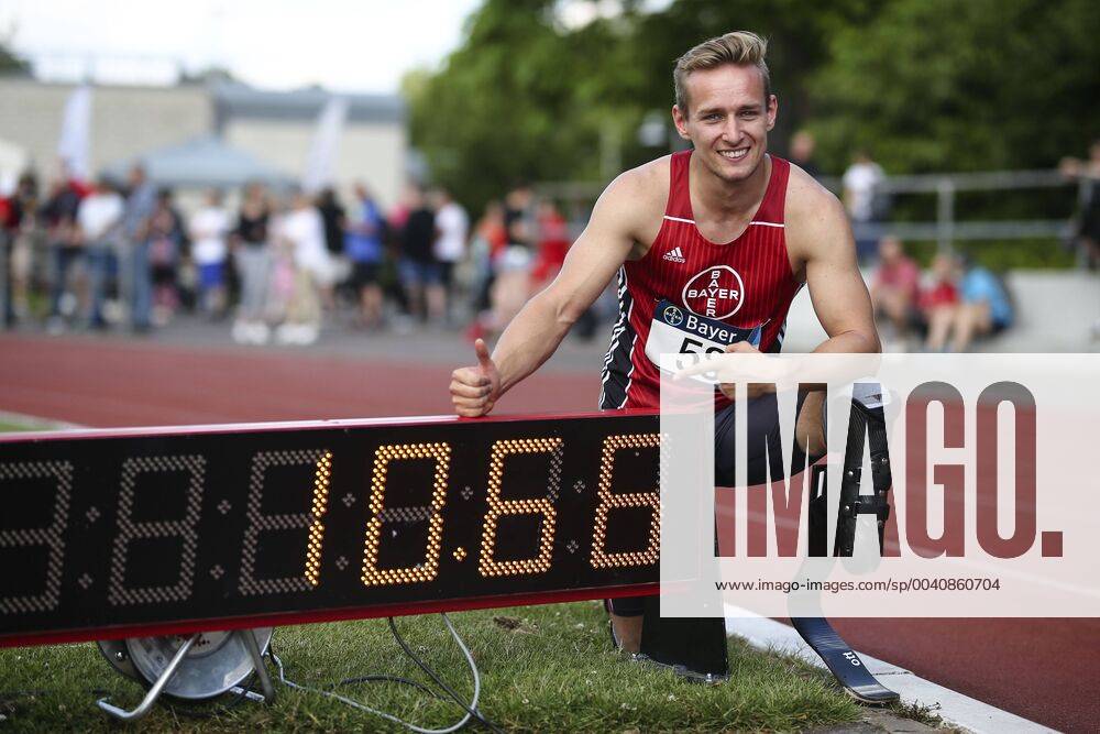 KW25 Integratives Sportfest; Leverkusen, 21.06.2019 Neuer Weltrekord - 10,66s ueber 100m: Johannes Floors, (TSV Bayer 04 Leverkusen - T62); Integratives Sportfest am 21.06.2019 im Manforter Stadion in Leverkusen (Deutschland).