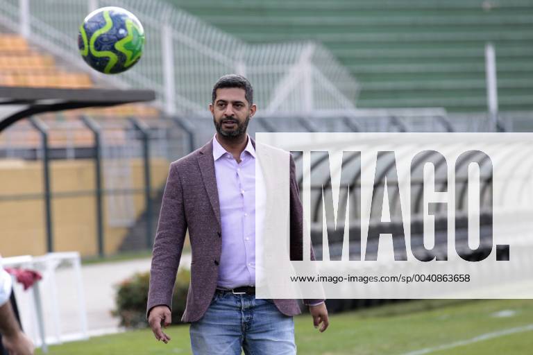 Sao Paulo, Brazil - NASSER AL KHATER, CEO, of FIFA World Cup, WM, Weltmeisterschaft, Fussball Qatar 2022, takes part in a footballing activity with the Supreme Committee for Delivery & Legacy (SC) Generation Amazing programme and a group of kids, at Pacaembu Stadium, in Sao Paulo. Announcement of Cafu as an ambassador for the Qatar World Cup 2022 - ZUMAl146 20190621_zaf_l146_015