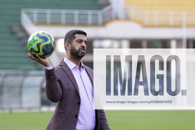 Sao Paulo, Brazil - NASSER AL KHATER, CEO, of FIFA World Cup, WM, Weltmeisterschaft, Fussball Qatar 2022, takes part in a footballing activity with the Supreme Committee for Delivery & Legacy (SC) Generation Amazing programme and a group of kids, at Pacaembu Stadium, in Sao Paulo. Announcement of Cafu as an ambassador for the Qatar World Cup 2022 - ZUMAl146 20190621_zaf_l146_016