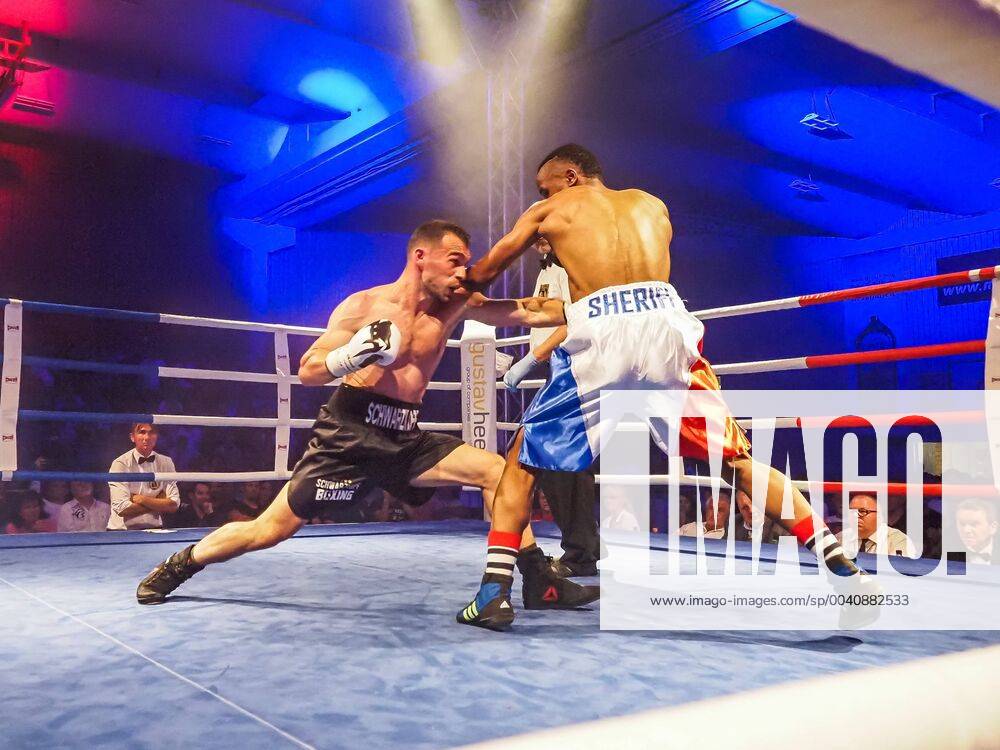 KW25 Timo Schwarzkopf (Germany, schwarze Hose) vs Gift Bholo (Suedafrika, weisse Hose), Super Lightweight (63,503 kg) GER, Boxen, Wangen, Firat Aslan vs Cesar D. Crenz, 22.06.2019 Wangen