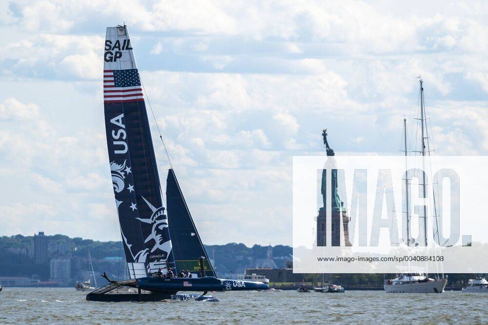 KW25 Team USA sails past the Statue of Liberty on day two of the New York SailGP on June 22, 2019 in New York City. New York SailGP will take place on Friday, June 21, and Saturday, June 22, as six national teams compromised of the world s best sailors battle it out on the Hudson River. The Japan SailGP Team ultimately prevailed in the final match race on New York City?s Hudson River to take their first ever SailGP event championship win. NYP20190622503 COREYxSIPKIN