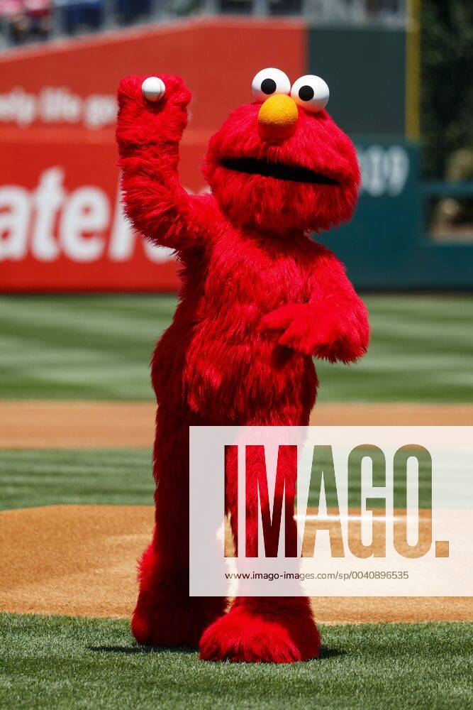 Elmo from Sesame Street throws out the first pitch prior to the MLB, Baseball Herren, USA game between the Miami Marlins and Philadelphia Phillies at Citizens Bank Park in Philadelphia, Pennsylvania. Christopher Szagola CSM MLB 2019: Marlins vs Phillies JUN 23 - ZUMAcs7_ 20190623_zaf_cs7_001