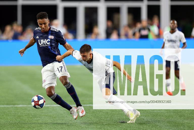 Foxborough, MA, USA; New England Revolution forward Juan Agudelo (17) and Philadelphia Union defender Kai Wagner (27) in action during an MLS, Fussball Herren, USA match between Philadelphia Union and New England Revolution at Gillette Stadium. CSM MLS 2019: Union vs Revolution JUN 26 - ZUMAc04_ 20190626_zaf_c04_069