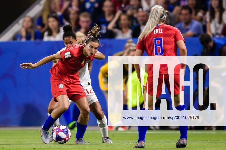 (L-R) Tobin Heath of USA women, Demi Stokes of England women, Julie Ertz of USA women during the FIFA Women s World Cup France 2019 semi final match between England and United States of America at Stade de Lyon on July 02, 2019 in Lyon, France FIFA Women s World Cup France 2019 2018 2019 Imagesx xGerritxvanxKeulenxIVx 14904703