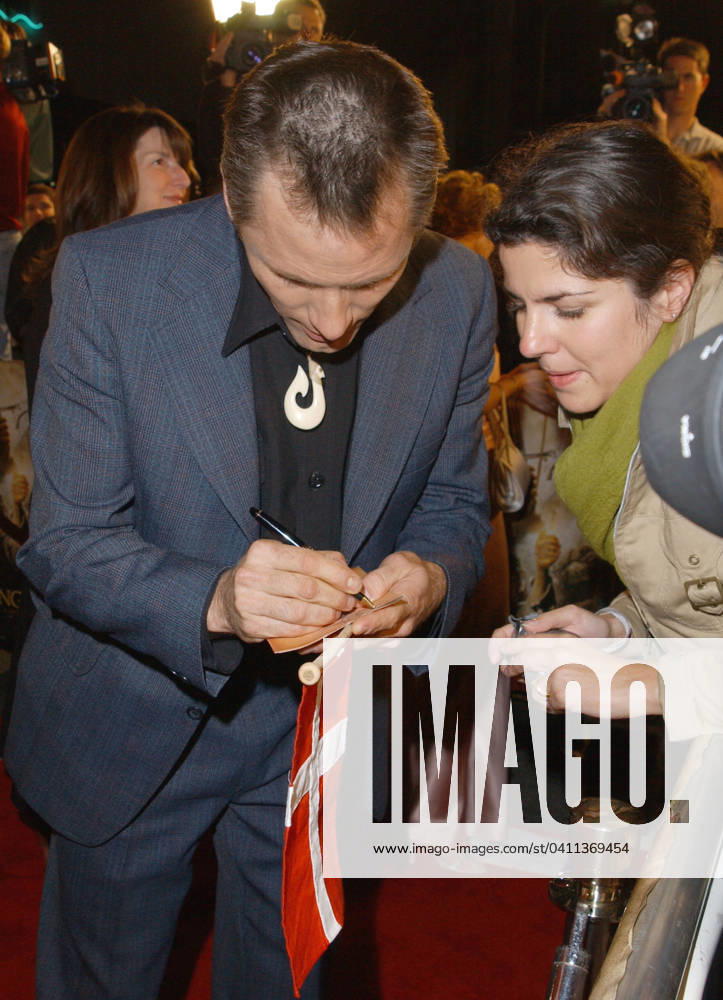 The Lord of The Rings:The Return of The King L.A. Premiere Viggo Mortensen signs autographs at The Lord of The Rings:The Return of The King L.A. Premiere held at The Mann Village Theatre. December 3,2003 ( ) Copyright 2003 by Debbie VanStory iPhoto.ca Los Angeles CA USA