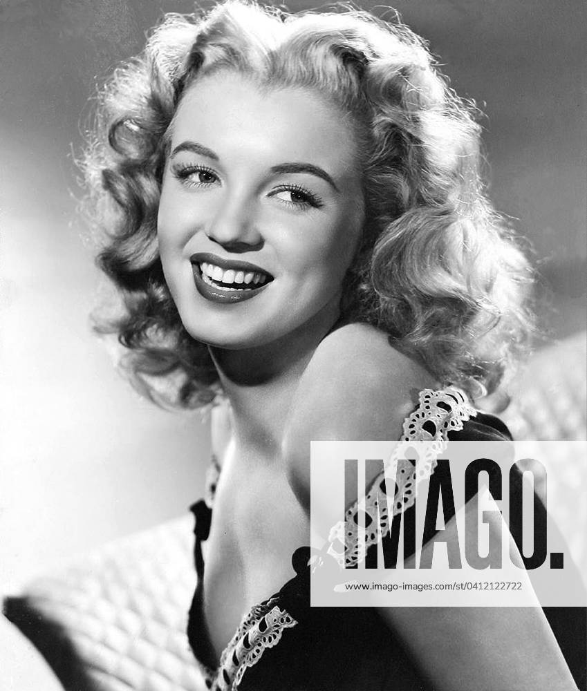 American actress and singer Marilyn Monroe (1926 - 1962) 1947 (b w photo) 1632167 American actress and singer Marilyn Monroe (1926 - 1962) 1947 (b w photo); (add.info.: L actrice et chanteuse americaine Marilyn Monroe (1926 - 1962) en 1947 --- American actress and singer Marilyn Monroe (1926 - 1962) in 1947); Diltz.