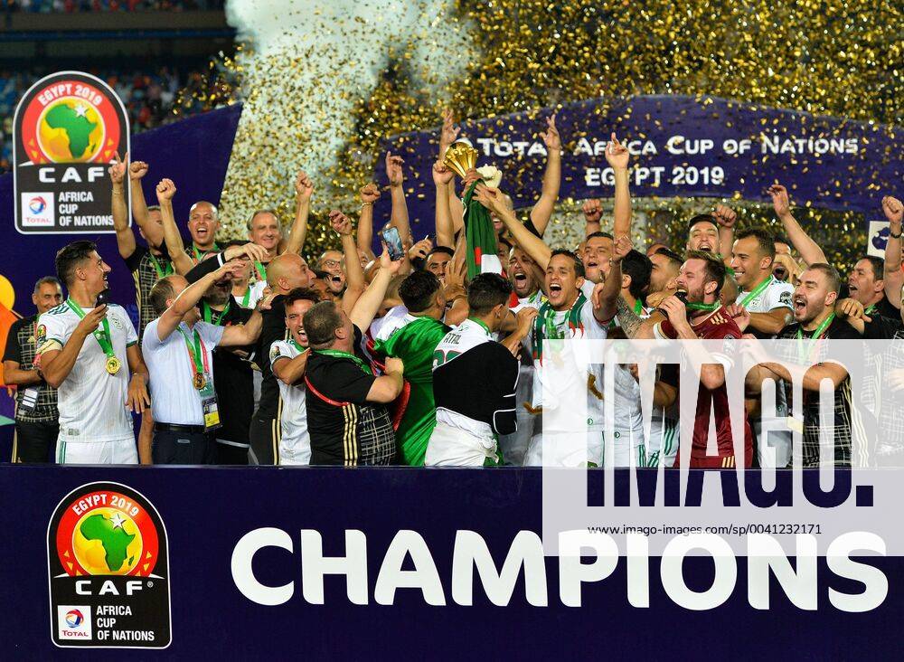 (190720) -- CAIRO, July 20, 2019 -- Team Algeria celebrate during the awarding ceremony after winning the 2019 Africa Cup of Nations final match between Senegal and Algeria in Cairo, Egypt on July 19, 2019. Algeria won 1-0 and claimed the title. ) (SP)EGYPT-CAIRO-SOCCER-AFRICA CUP OF NATIONS-FINAL-SENEGAL VS ALGERIA LixYan
