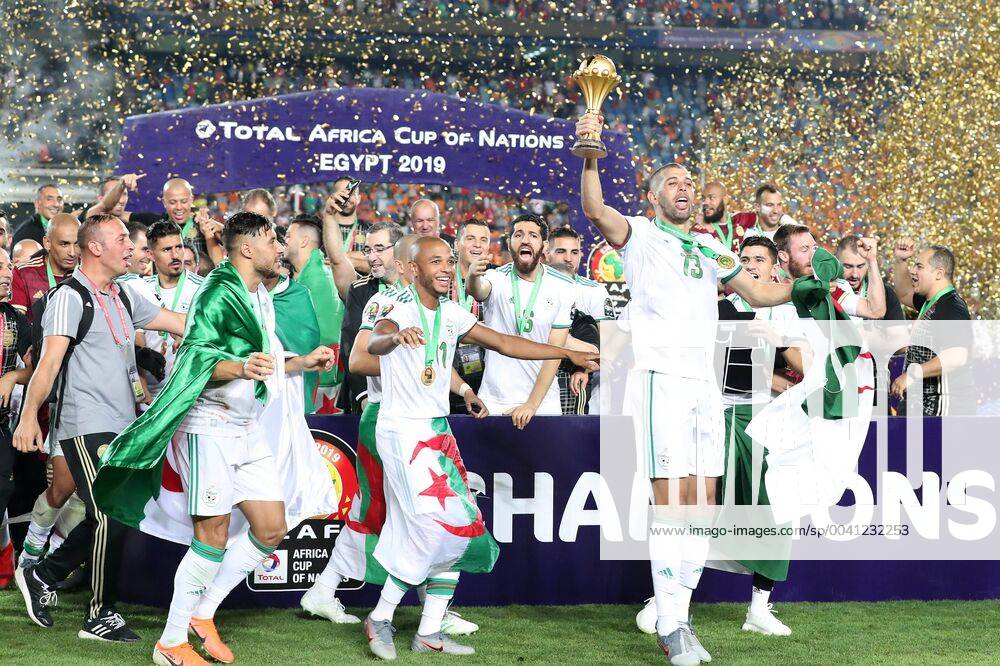 (190720) -- CAIRO, July 20, 2019 -- Team Algeria celebrate during the awarding ceremony after the 2019 Africa Cup of Nations final match between Senegal and Algeria in Cairo, Egypt on July 19, 2019. Algeria won 1-0 and claimed the title. ) (SP)EGYPT-CAIRO-SOCCER-AFRICA CUP OF NATIONS-FINAL-SENEGAL VS ALGERIA WangxTeng