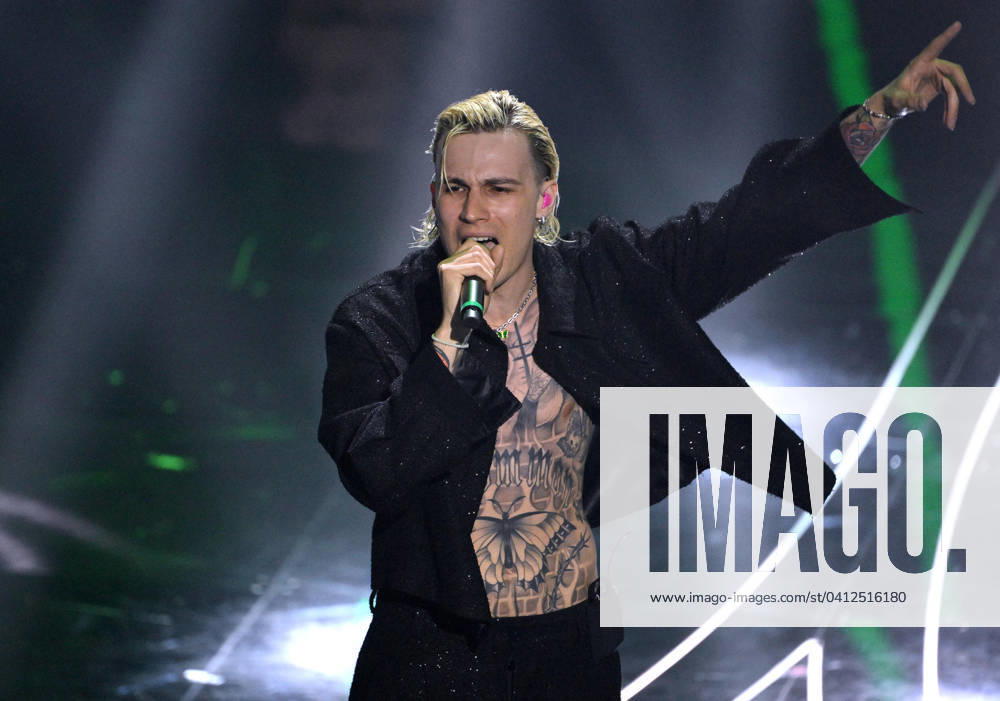 Italian singer Il Tre perforforms on stage at the Ariston theatre during the 74th Sanremo Italian Song Festival, in Sanremo, Italy, 08 February 2024. The music festival will run from 06 to 10 February 2024. ANSA ETTORE FERRARI Sanremo ITALY - ZUMAa110 20240208_zaf_a110_146