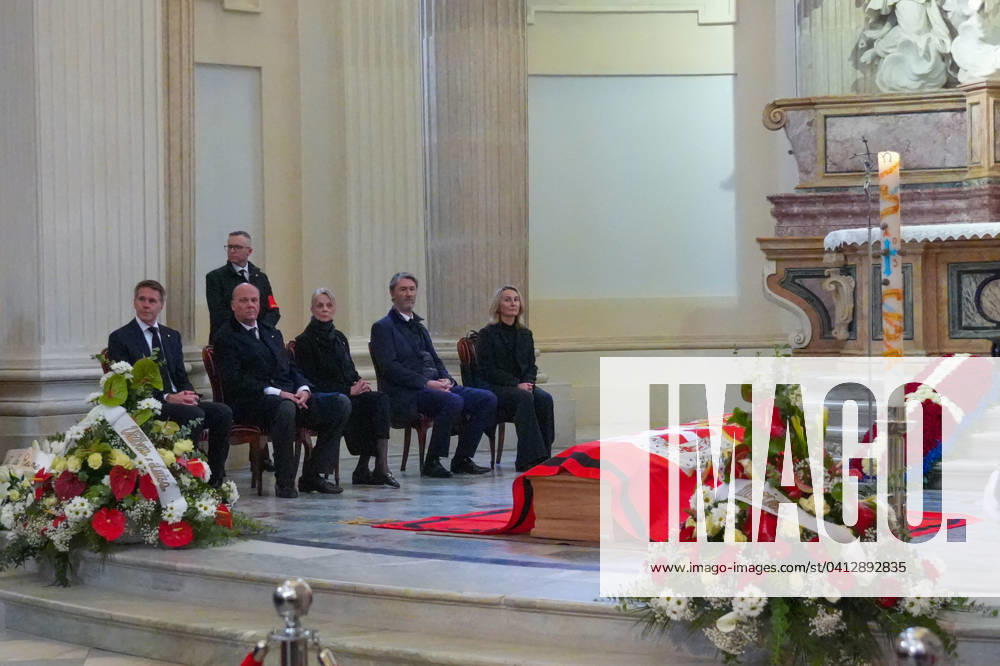 Le prince Emmanuel-Philibert de Savoie assiste à la veillà e funebre de son pere, le prince Victor-Emmanuel de Savoie, en l Eglise de Sant Uberto à Turin La princesse Hà lene de Yougoslavie avec son mari Stanislas Fourgeron et Serge de Yougoslavie - Veillà e funebre du prince Victor-Emmanuel de Savoie, en l Eglise de Sant Uberto à Turin, en prà sence de sa veuve Marina Ricolfi-Doria, de son fils, le prince Emmanuel-Philibert de Savoie avec sa femme la princesse Clotilde Courau et leurs filles les princesses Vittoria et Louisa, le 9 fà vrier 2024. Le fils du dernier roi d Italie s est à teint le 3 fà vrier 2024 à l âge de 86 ans. Emanuele Filiberto of Savoy, Serge of Yugoslavia, Princess Helene of Yugoslavia and her husband Stanisla