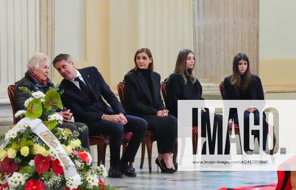 Le prince Emmanuel-Philibert de Savoie assiste à la veillà e funebre de son pere, le prince Victor-Emmanuel de Savoie, en l Eglise de Sant Uberto à Turin Maria Pia de Savoie et le prince Emmanuel-Philibert de Savoie - Veillà e funebre du prince Victor-Emmanuel de Savoie, en l Eglise de Sant Uberto à Turin, en prà sence de sa veuve Marina Ricolfi-Doria, de son fils, le prince Emmanuel-Philibert de Savoie avec sa femme la princesse Clotilde Courau et leurs filles les princesses Vittoria et Louisa, le 9 fà vrier 2024. Le fils du dernier roi d Italie s est à teint le 3 fà vrier 2024 à l âge de 86 ans. Maria Pia of Savoy, Prince Emanuele Filiberto of Savoy, and princess of Savoia Clotilde Courau, with their daughters Vittoria and Luisa d