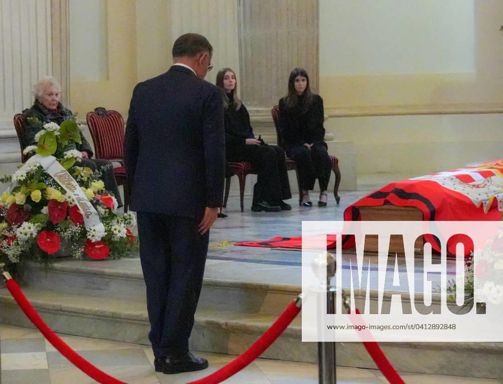 Le prince Emmanuel-Philibert de Savoie assiste Ã la veillÃ e funebre de son pere, le prince Victor-Emmanuel de Savoie, en l Eglise de Sant Uberto Ã Turin VeillÃ e funebre du prince Victor-Emmanuel de Savoie, en l Eglise de Sant Uberto Ã Turin, en prÃ sence de sa veuve Marina Ricolfi-Doria, de son fils, le prince Emmanuel-Philibert de Savoie avec sa femme la princesse Clotilde Courau et leurs filles les princesses Vittoria et Louisa, le 9 fÃ vrier 2024. Le fils du dernier roi d Italie s est Ã teint le 3 fÃ vrier 2024 Ã l Ã¢ge de 86 ans. Italian Senate President Ignazio La Russa pay hommage to the coffin of Vittorio Emanuele di Savoia on the eve of his funeral ceremony in Saint Hubert Chapel in the Reggia of Venaria Reale, near Turin,