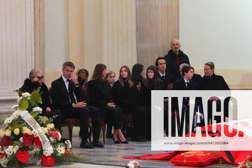 Le prince Emmanuel-Philibert de Savoie assiste à la veillà e funebre de son pere, le prince Victor-Emmanuel de Savoie, en l Eglise de Sant Uberto à Turin Veillà e funebre du prince Victor-Emmanuel de Savoie, en l Eglise de Sant Uberto à Turin, en prà sence de sa veuve Marina Ricolfi-Doria, de son fils, le prince Emmanuel-Philibert de Savoie avec sa femme la princesse Clotilde Courau et leurs filles les princesses Vittoria et Louisa, le 9 fà vrier 2024. Le fils du dernier roi d Italie s est à teint le 3 fà vrier 2024 à l âge de 86 ans. Marina Doria of Savoy, widow of Vittorio Emanuele di Savoia, Prince Emanuele Filiberto of Savoy, his wife Princess Clotilde Courau of Savoy, their daughters Princesses Vittoria and Luisa of Savoy, Mari