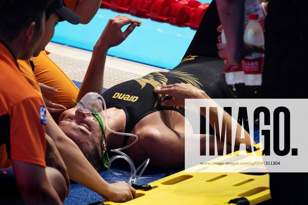 Sarah Sjöström of Sweden gets medical treatment after competing in the final of women s 200 meter freestyle swimming during the FINA World Championships on July 24, 2019 in Gwangju. Photo: Joel Marklund BILDBYRAN kod JM 87999 BBENG FINA World Championships FINA World Championships 2019 VM sim-VM simning swimming dam final Sverige Sweden skada