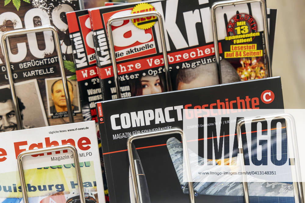Zeitschrift Compact Geschichte im Bahnhofsbuchhandel in Ulm. Das Compact -Magazin ist das Sprachrohr der Neuen Rechten. 11.02.2024: Ulm, Baden-Württemberg, Deutschland, Europa