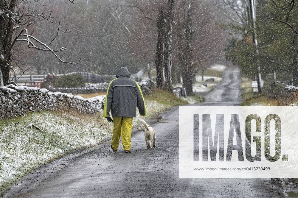 Snow Storm United States: 02-13-2024; A fast moving snow storm closed schools and route 7 at the top of the mountain at Bluemont. Here a resident of Unison walks his dog during the storm. (Photo by Douglas Graham) Unison Virginia USA