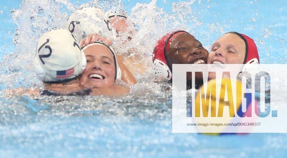 July 26, 2019-Gwangju, South Korea-USA Team win ceremony during an 18th FINA World Championships 2019 Gwangju Water polo, Wasserball Women s Final USA v Spain match at Aquatics Center in Gwangju, South Korea. Match Won USA(gold), Spain(silver), Australia Water Polo Women s Final USA v Spain - ZUMAs168 20190726_zih_s168_013