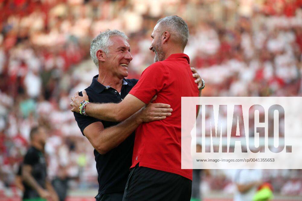 KW30 VfB Stuttgart - Hannover 96 Deutschland, Stuttgart, 26.07.2019, Fussball, 2. Bundesliga, Saison 2019 2020, 1. Spieltag, VfB Stuttgart - Hannover 96: v.l. Mirko Slomka (Trainer Hannover 96), Tim Walter (Trainer VfB Stuttgart), DFL DFB REGULATIONS PROHIBIT ANY USE OF PHOTOGRAPHS AS IMAGE SEQUENCES AND OR QUASI-VIDEO.