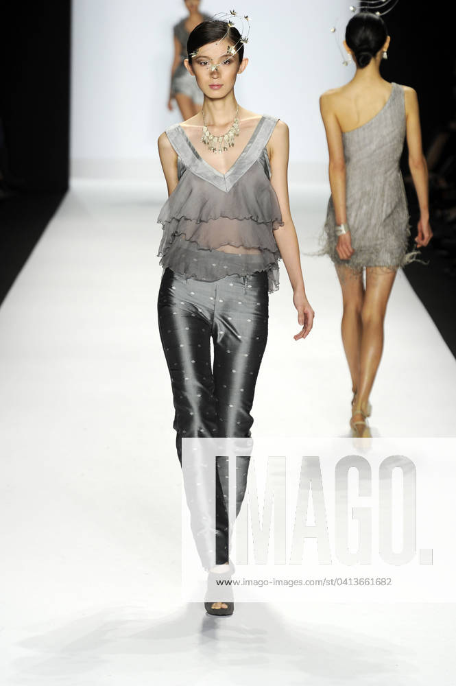 Project Runway Way Ready to Wear Spring Summer 2011 New York Ready to wear Spring summer 201_Project_Runway_ NEW_YORK_fashion_week_september_2010, Credit:Zeppelin Photo Avalon