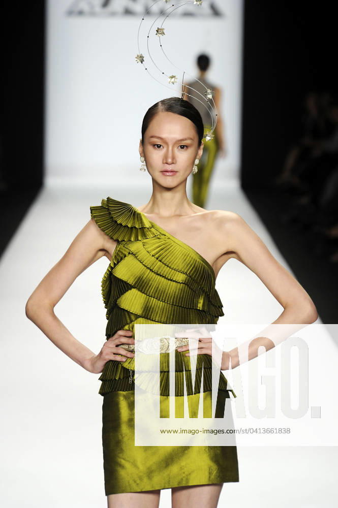 Project Runway Way Ready to Wear Spring Summer 2011 New York Project Runway Way Ready to Wear Spring Summer 2011 New York, Credit:Zeppelin Photo Avalon