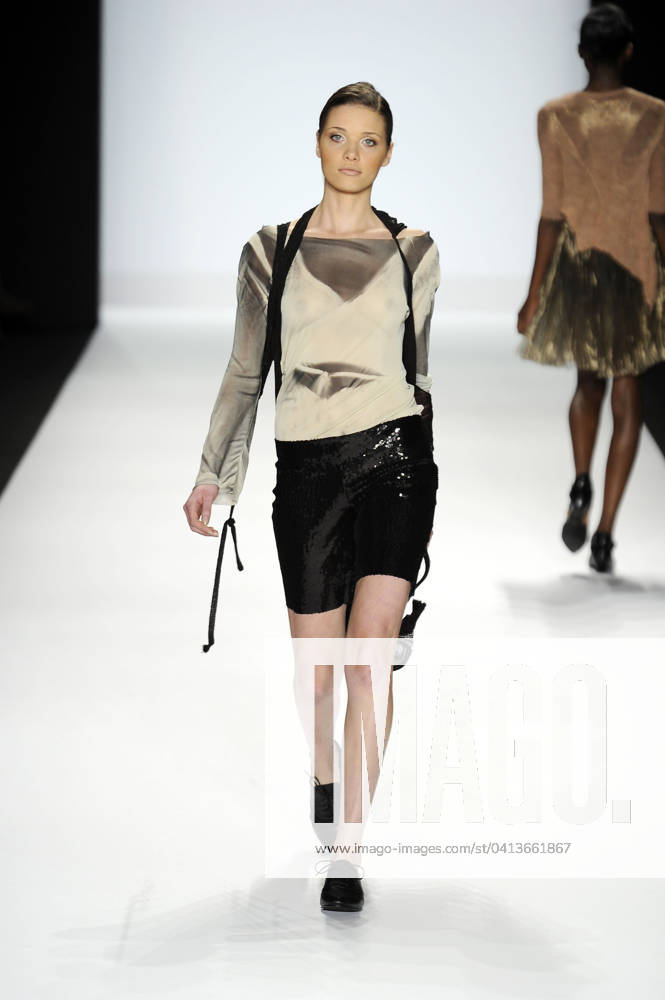 Project Runway Way Ready to Wear Spring Summer 2011 New York Project Runway Way Ready to Wear Spring Summer 2011 New York, Credit:Zeppelin Photo Avalon
