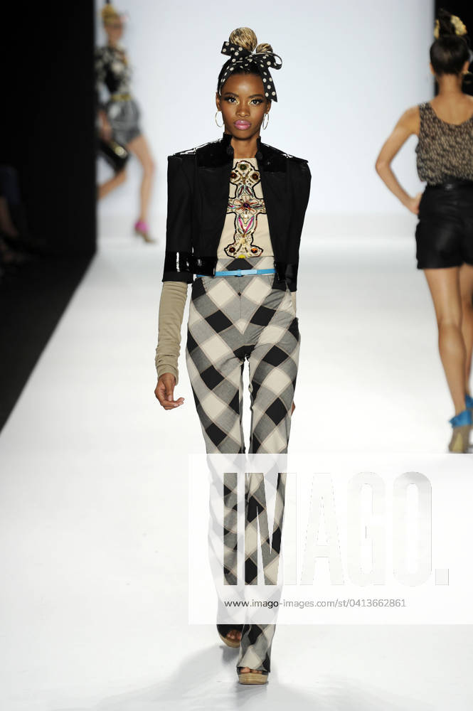 Project Runway Way Ready to Wear Spring Summer 2011 New York Project Runway Way Ready to Wear Spring Summer 2011 New York, Credit:Zeppelin Photo Avalon