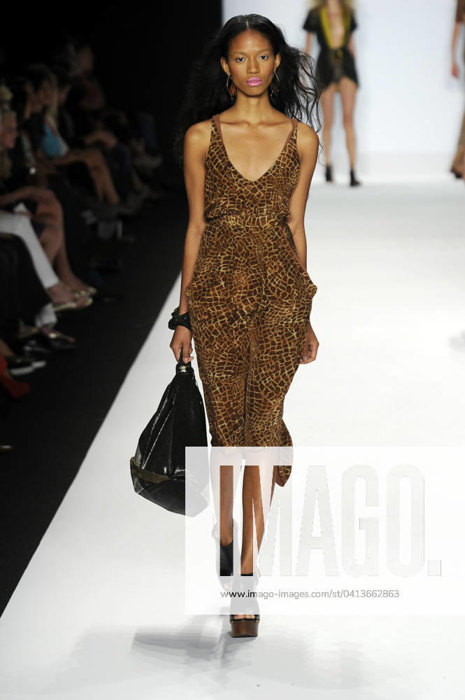 Project Runway Way Ready to Wear Spring Summer 2011 New York Project Runway Way Ready to Wear Spring Summer 2011 New York, Credit:Zeppelin Photo Avalon
