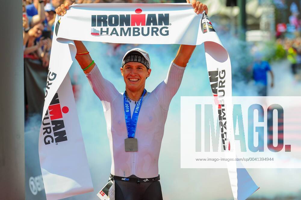 KW30 IRONMAN Hamburg 2019, 28.07.19 Kristian Hogenhaug (6) DNK (Denmark) gewinnt den IRONMAN Hamburg 2019, 28.07.19