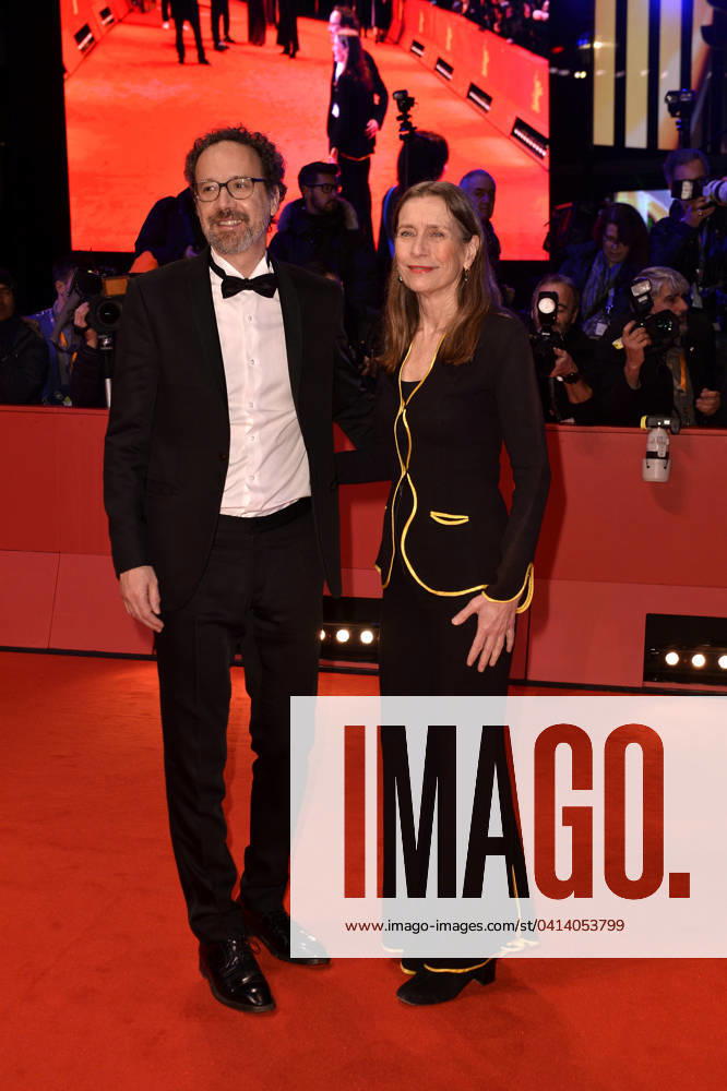 Carlo Chatrian und Mariette Rissenbeek bei der Berlinale Eroeffnungsgala und Premiere Small things like these bei den 74. Internationalen Filmfestspielen in Berlin 15.02.2024