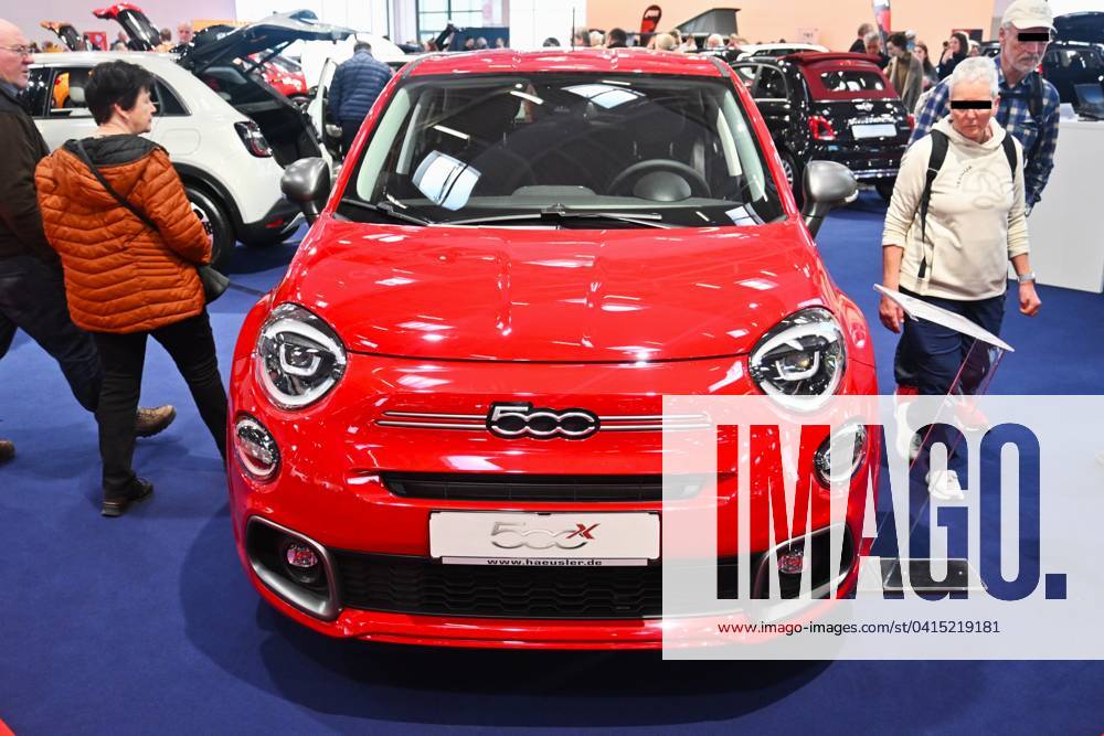 Die f.re.e ist Bayerns grösste Reise- und Freizeitmesse. Sie wird jährlich auf dem Gelände der Messe München veranstaltet. Die Schwerpunkte der FREE sind Reisen, Kreuzfahrt und Schiffsreisen, Gesundheit und Wellness, Wassersport, Caravaning und Camping, Outdoor sowie Fahrrad. Parallel findet auf dem Messegelände die IMOT - Internationale Motorrad Ausstellung statt. Foto: Neuwagen-Ausstellung, Fiat 500X bzw 500 X