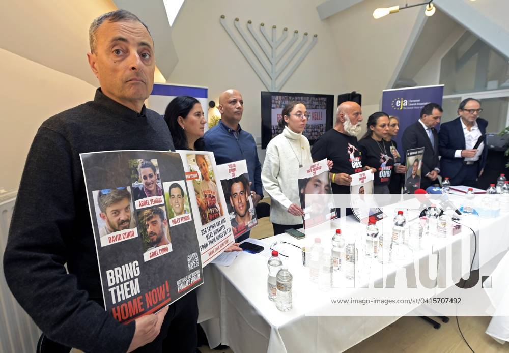 PC by a delegation of families of Israeli hostages BRUSSELS, BELGIUM - FEBRUARY 20 : Family OMRI MIRAN & Family ROM BRASLAVSKI & Family YAGEV BUCHSHTAB & Family OZ DANIEL pictured during the PC by a delegation of families of Israeli hostages, in the presence of Haim Regev, Israeli Ambassador to the European Union and NATO on February 20, 2024 in Brussels, Belgium, 20 02 2024 Brussels Belgium