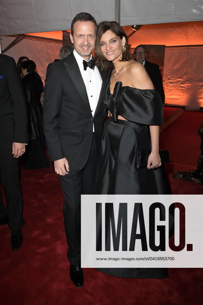 Till Brönner mit Ehefrau Nadia Dassouki beim 16. SemperOpernball 2024 in der Semper Oper. Dresden