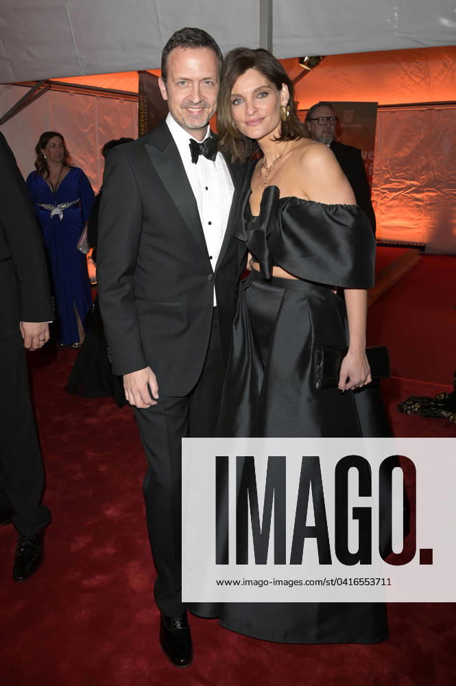 Till Brönner mit Ehefrau Nadia Dassouki beim 16. SemperOpernball 2024 in der Semper Oper. Dresden