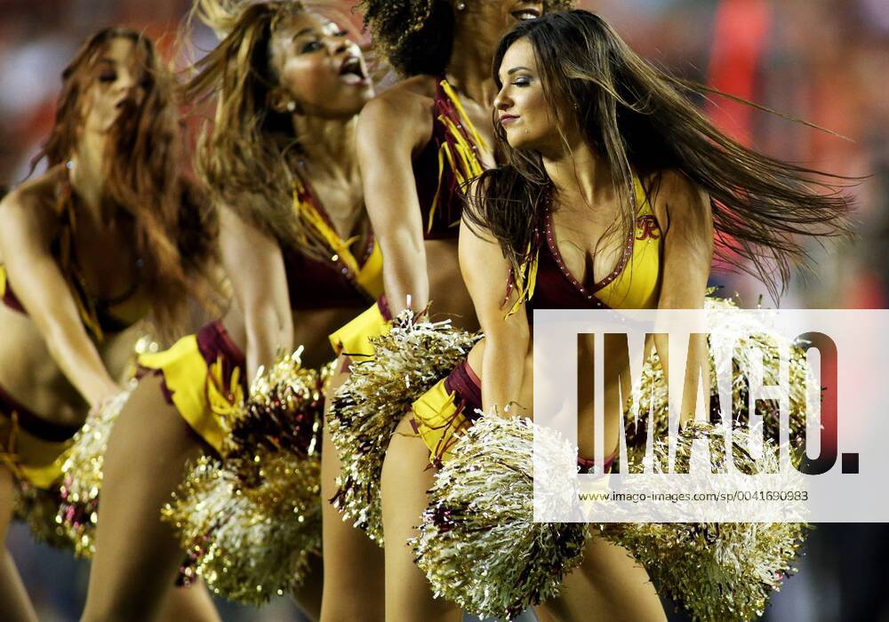 LANDOVER, MD - AUGUST 15: Washington Redskins cheerleaders perform during an NFL, American Football Herren, USA preseason match between the Cincinnati Bengals and the Washington Redskins on August 15, 2019, at FedExField in Landover, MD. (Photo by Daniel Kucin Jr. Icon Sportswire) NFL: AUG 15 Preseason - Bengals at Redskins Icon1908015021