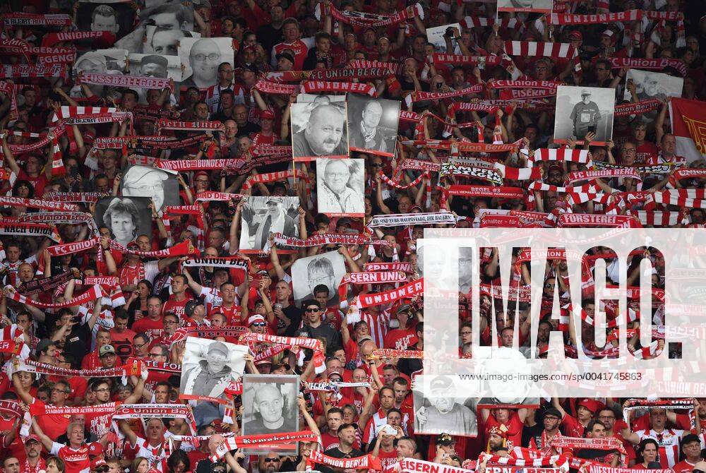 Bilder des Jahres 2019, Sport 08 August Fussball, Herren, Saison 2019 2020, 1. Bundesliga, 1. FC Union Berlin - RB Leipzig, Aktion - Endlich dabei - für verstorbene Unioner, die das historisch erste Bundesligaspiel von Union nicht miterleben können, 18.08. 2019,