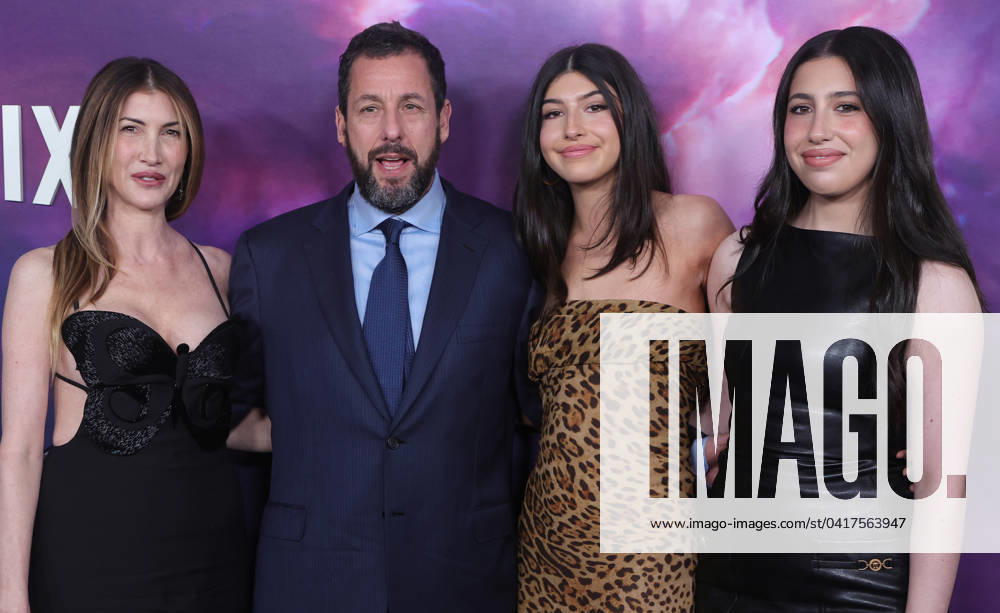 Los Angeles screening of Spaceman at The Egyptian Theatre Featuring: Jackie Sandler, Adam Sandler, Sunny Sandler, Sadie Sandler Where: Hollywood, California, United States When: 26 Feb 2024 Credit: Faye s Vision Cover Images . NOT FOR USE BY NEWSPAPERS BASED IN THE UK.