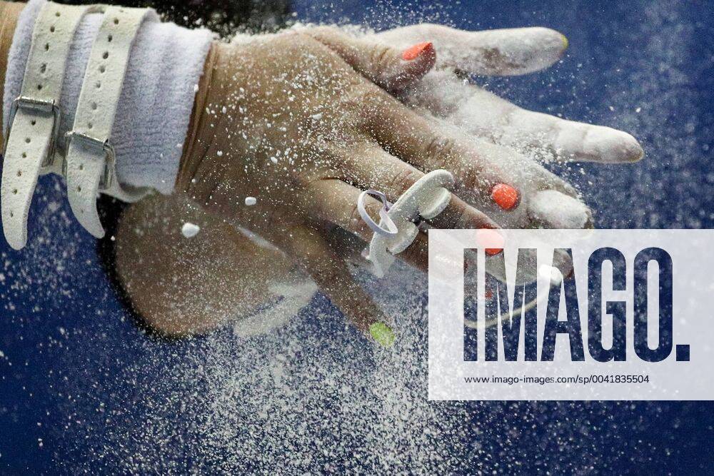 Bilder des Jahres 2019, Sport 08 August PENZA, RUSSIA - AUGUST 24, 2019: The hands of artistic gymnast Angelina Melnikova during the finals of the women s all-round competition at the 2019 Russian Artistic Gymnastics Cup at the Burtasy Sports Palace. Sergei Bobylev TASS TS0B7B39