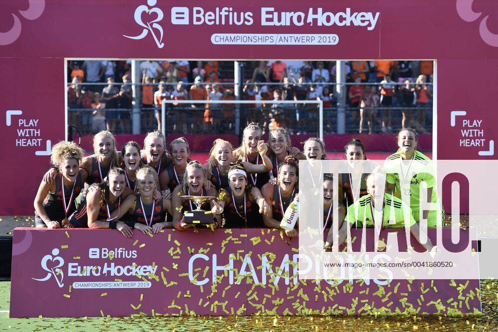 Bilder des Jahres 2019, Sport 08 August Dutch players, new European champions celebrate after winning 0-2 a hockey game between Germany and The Netherlands, the fianl game of EuroHockey European Championships, Sunday 25 August 2019 in Wilrijk, Antwerp. DIRKxWAEM x05649279x