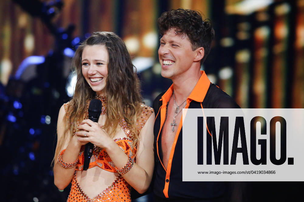 Ann-Kathrin Bendixen mit Valentin Lusin in der ersten Live-Show der 17. Staffel der RTL-Tanzshow Let s Dance im MMC Coloneum. Köln
