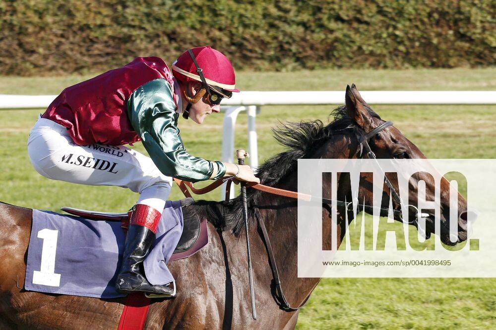 Bilder des Jahres 2019, Sport 08 August 31.08.2019, Iffezheim, Baden-Wuerttemberg, GER - Amorella mit Martin Seidl gewinnt den T. von Zastrow Stutenpreis. Galopprennbahn Baden-Baden, Iffezheim. (Pferd, Jockey, Amorella, Seidl, Sieg, Ziel, Zielankunft) 190831D536IFFEZHEIM