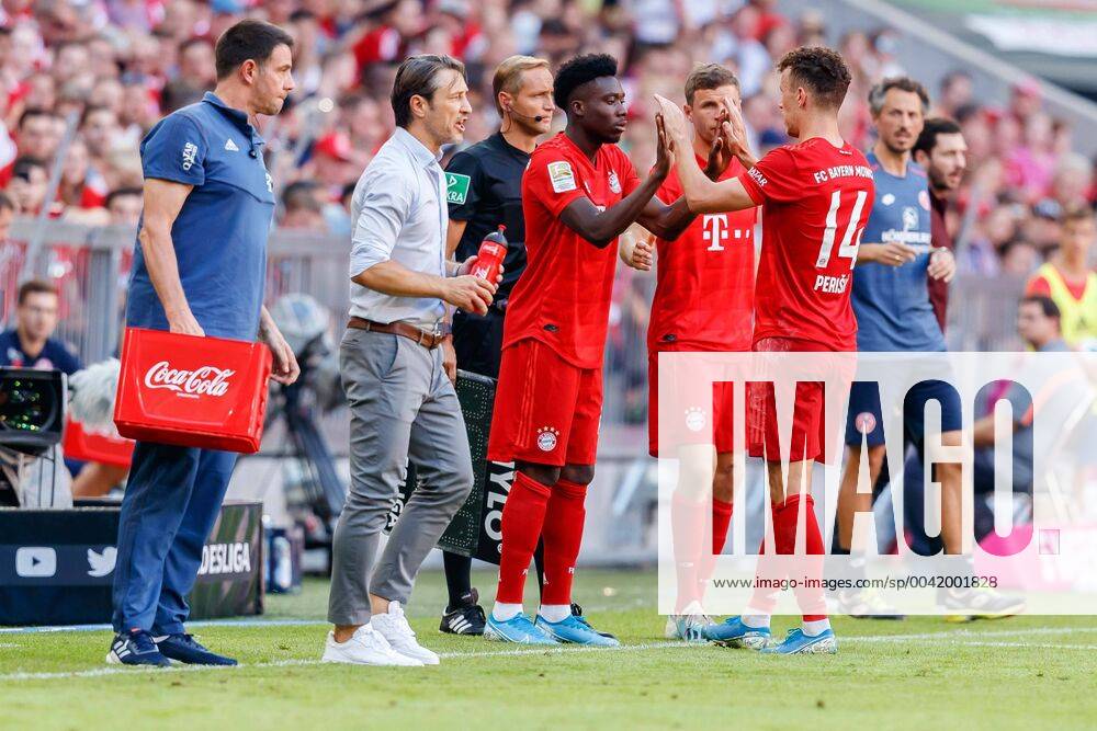 Muenchen, Deutschland, 31.08.2019, 1. Bundesliga 3. Spieltag, FC Bayern Muenchen - 1. FSV Mainz 05, Wechsel Bayern, Alphonso Davies (FCB) fuer Ivan Perisic (FCB) ( Munich Allianz Arena Bavaria Germany eu-images-01048-193943