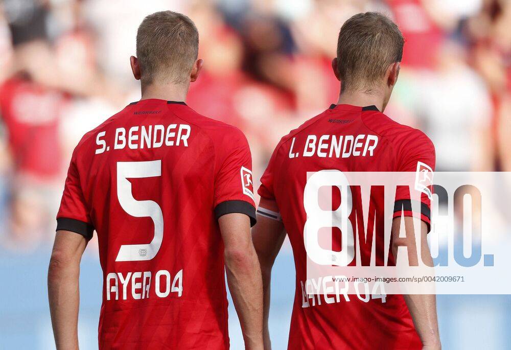 Bilder des Jahres 2019, Sport 08 August Leverkusen, Deutschland, 1. Fußball- Bundesliga, 3. Spieltag, Bayer 04 Leverkusen - 1899 Hoffenheim 0-0 am 31.08.2019 in der Bay-Arena in Leverkusen Die Zwillinge Sven BENDER (LEV) li.- und Lars BENDER (LEV) re.- Gemäß den Vorgaben der DFL Deutsche Fußball Liga ist es untersagt, in dem Stadion und oder vom Spiel angefertigte Fotoaufnahmen in Form von Sequenzbildern und oder videoähnlichen Fotostrecken zu verwerten bzw. verwerten zu lassen.