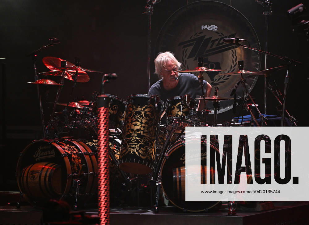 ZZ Top perform during The Sharp Dressed Simple Man Tour at Hard Rock Live held at the Seminole Hard Rock Hotel & Casino. Featuring: Frank Beard Where: Hollywood, Florida, United States When: 10 Mar 2024 Credit: Robert Bell INSTARimages . NOT FOR USE BY NEWSPAPERS BASED IN THE UK.