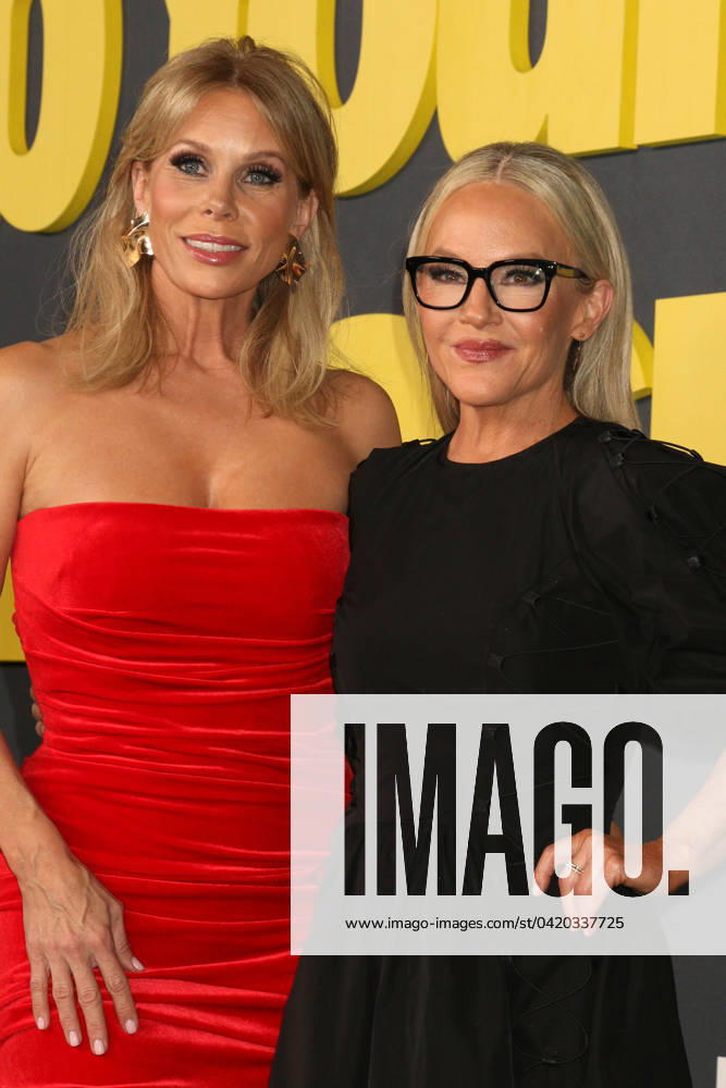 LOS ANGELES - JAN 30: Cheryl Hines, Rachael Harris at the Curb Your Enthusiasm Season 12 Premiere at the Directors Guild of America on January 30, 2024 in Los Angeles, CA. Los Angeles USA - ZUMAb170 20240130_aap_b170_124