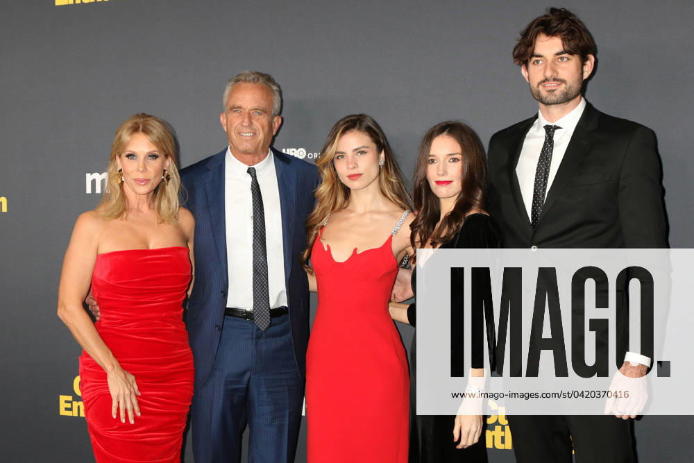 LOS ANGELES - JAN 30: Cheryl Hines, Robert F. Kennedy Jr., Giulia Be, guest, Conor Kennedy at the Curb Your Enthusiasm Season 12 Premiere at the Directors Guild of America on January 30, 2024 in Los Angeles, CA. Los Angeles USA - ZUMAb170 20240130_aap_b170_017