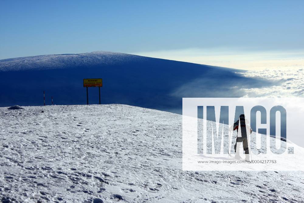 Skifahrer auf dem schneebedeckten Vulkan Mauna Kea auf Big Island - (Icon7740901079690) Alpiner Skilauf Herren Ski Alpin 2009, Freizeit Freizeitsport, Skisport, Ski Alpin Totale Hawaii